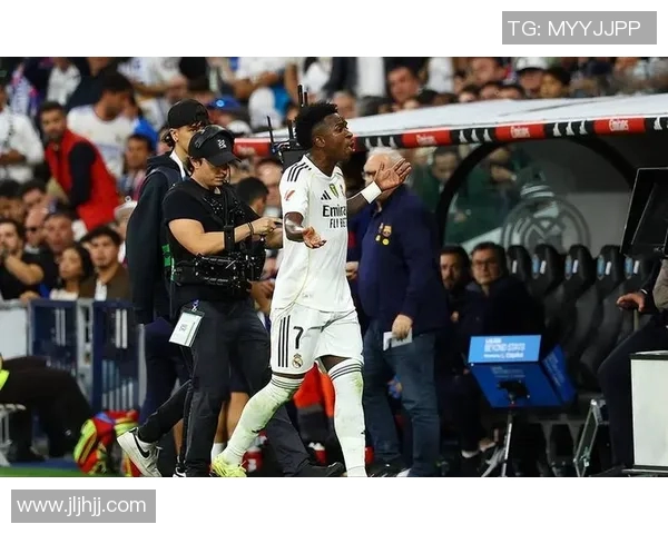 皇马神锋点燃欧冠战火，演绎逆袭传奇，决战巴黎助球队扭转乾坤