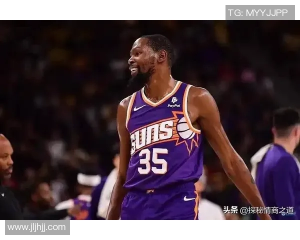 杜兰特在NBA赛场上上演三双表现，勇士轻松取胜